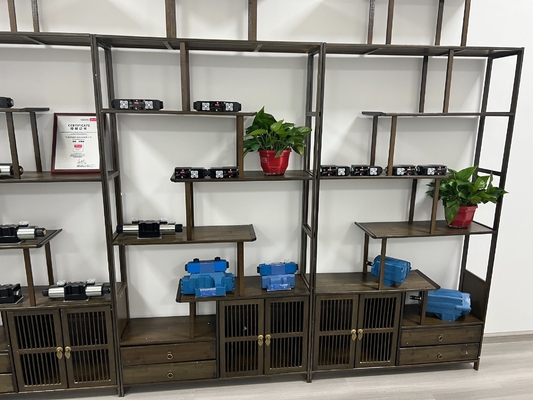 Válvula de solenoide de corrente contínua com forma de ligação de pinças
