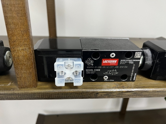 Utilização industrial Válvula solenoide Dg4V-3-2al-M-U-H7-69-En124 Peças sobressalentes hidráulicas