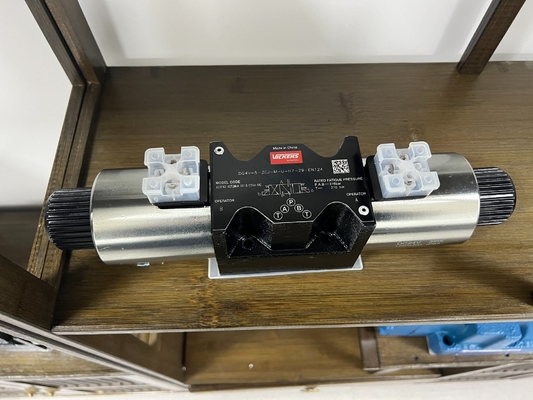 Pressão da válvula de solenoide de corrente contínua Temperatura normal Partes hidráulicas Dg4V-3-6c-M-U-H7-69-En124