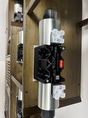 Pressão da válvula de solenoide de corrente contínua Temperatura normal Partes hidráulicas Dg4V-3-6c-M-U-H7-69-En124