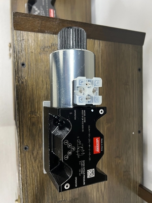 Pressão da válvula de solenoide de corrente contínua Temperatura normal Partes hidráulicas Dg4V-3-6c-M-U-H7-69-En124