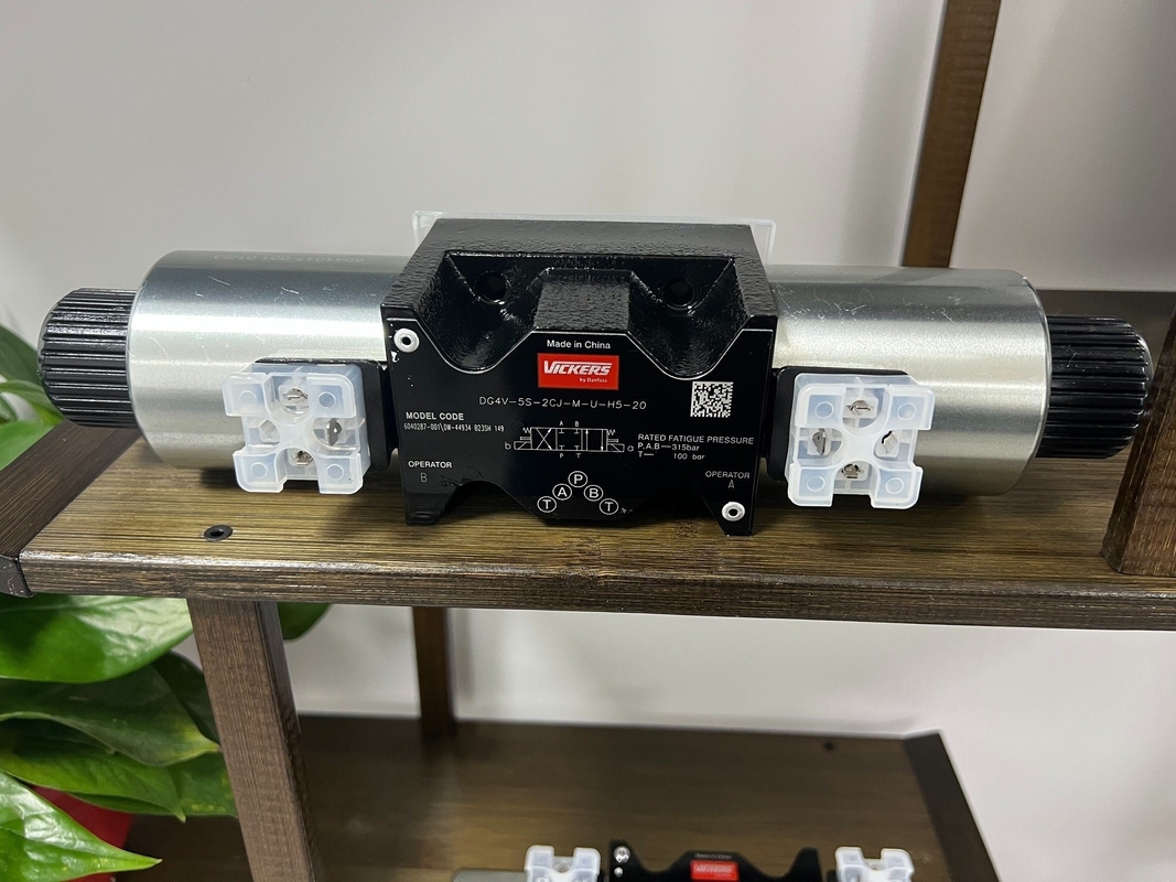 Bomba hidráulica Dg4V-3-6c-M-H-H7-60-En210 válvula de solenoide para 6045319-001 Código do modelo