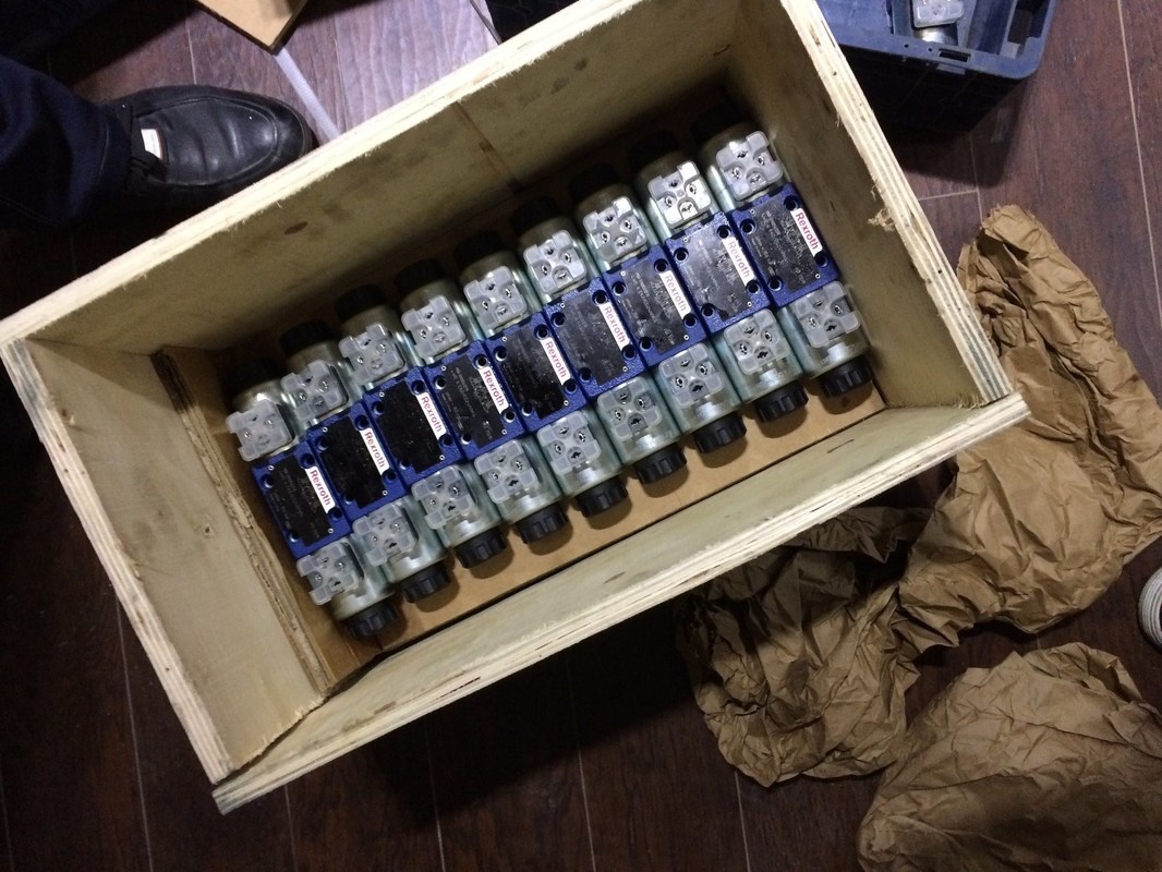 Válvula de controle hidráulico para pavimentador Melhore o desempenho e a durabilidade do seu pavimentador