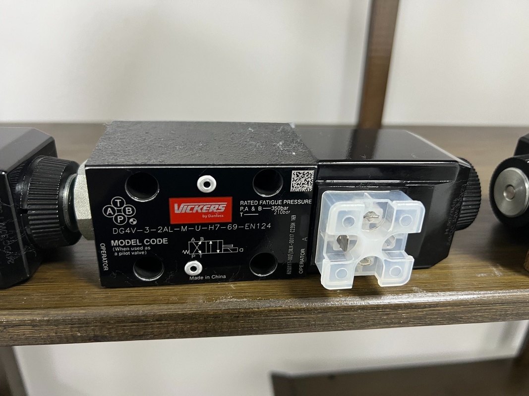 Utilização industrial Válvula solenoide Dg4V-3-2al-M-U-H7-69-En124 Peças sobressalentes hidráulicas
