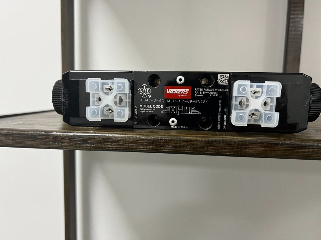 Pressão da válvula de solenoide de corrente contínua Temperatura normal Partes hidráulicas Dg4V-3-6c-M-U-H7-69-En124